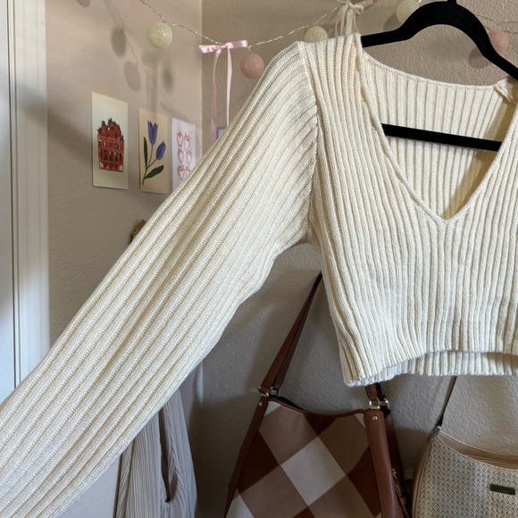 ୨୧ ･ﾟ✧ SHEIN Rib Knit V-Neck Crop Sweater - Picture 4 of 5